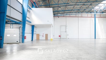 Pronájem skladu 700 m², Nupaky