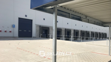 Pronájem skladu 10 000 m², Kladno