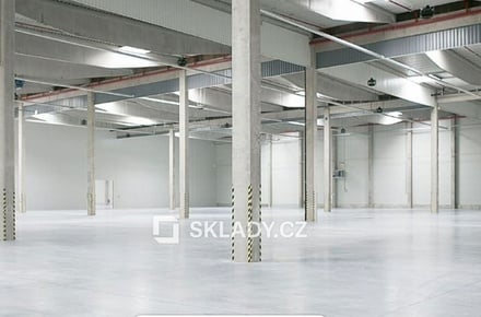 Pronájem skladu 10 000 m², Kladno