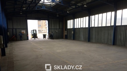 Pronájem skladu 275 m², Žalany