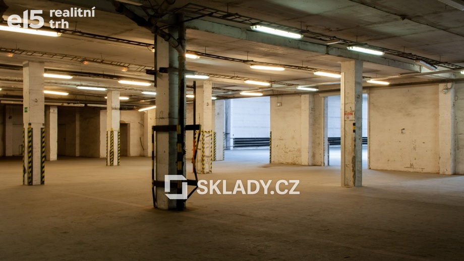 Pronájem skladu 8 700 m², Nučice