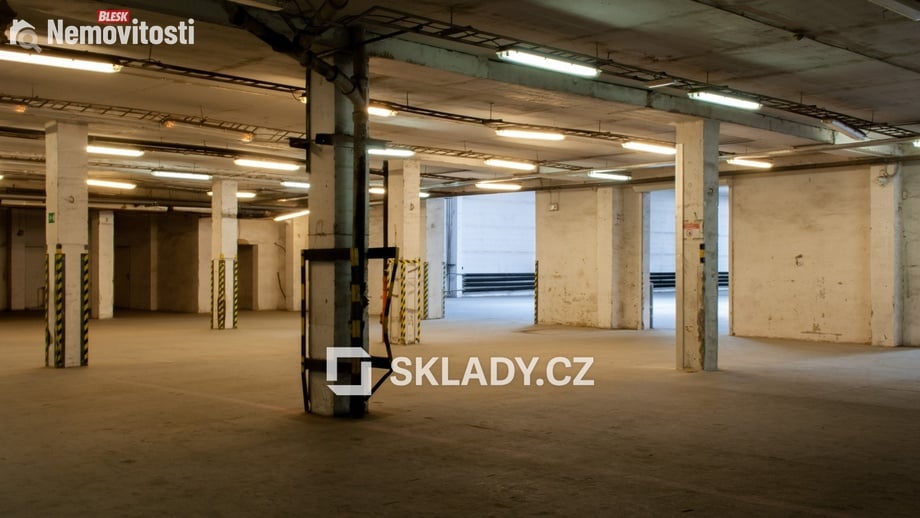 Pronájem skladu 8 700 m², Nučice