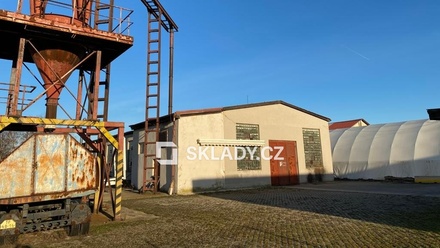 Pronájem skladu 456 m², Žalany