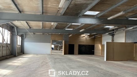 Pronájem skladu 717 m², Měnín