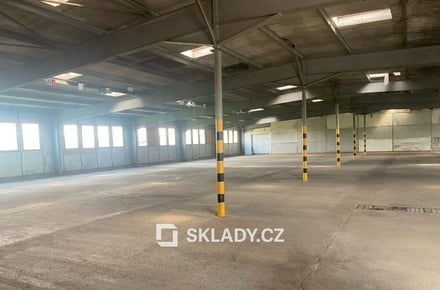 Pronájem skladu 717 m², Měnín