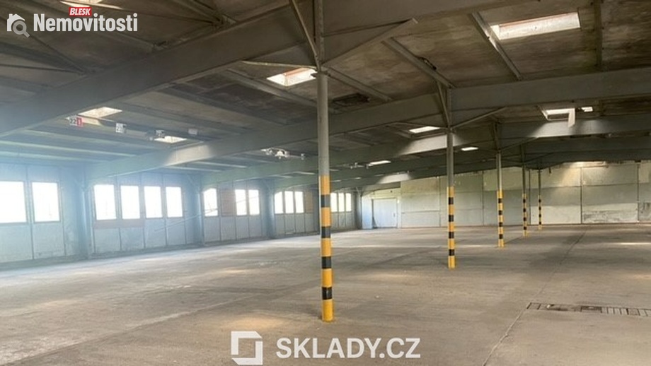 Pronájem skladu 717 m², Měnín