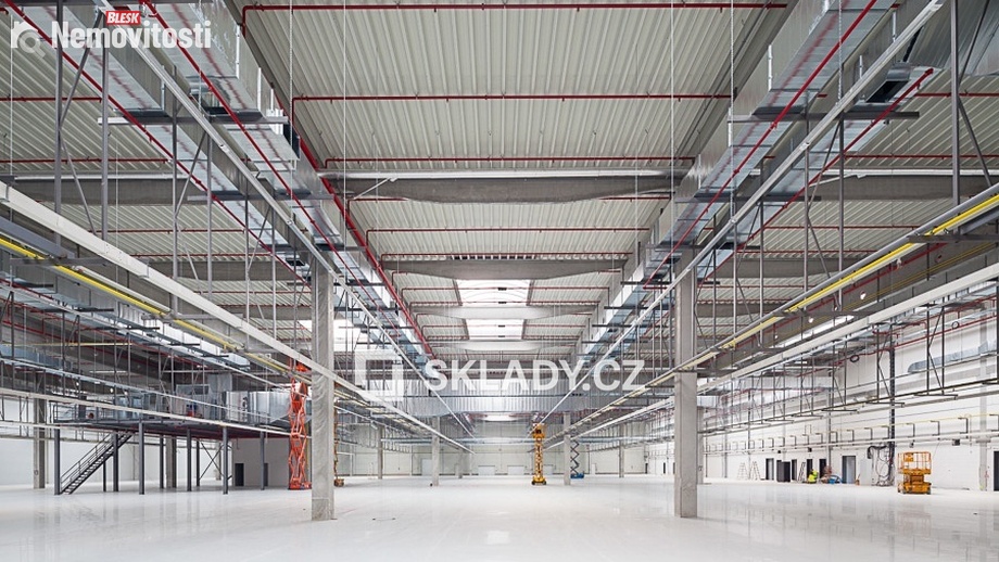 Pronájem skladu 10 000 m², Dolní Ředice