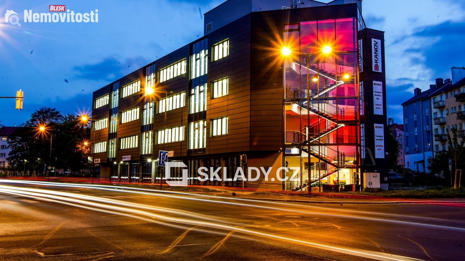 Pronájem kanceláře 329 m², Cheb