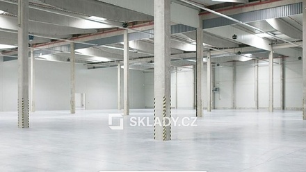 Pronájem skladu 3 000 m², Hradec Králové