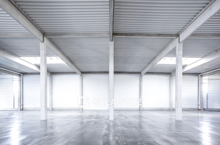 Pronájem skladu 7 000 m², Zákupy