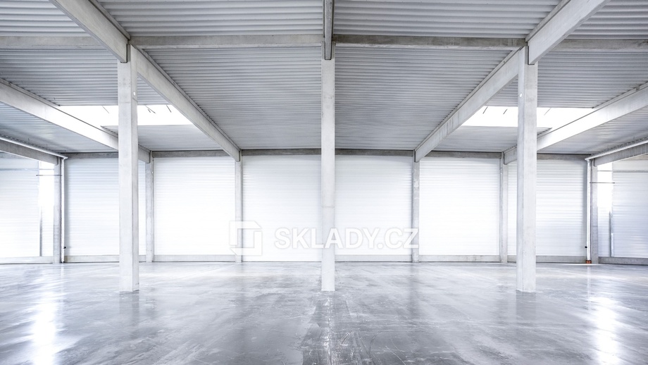 Pronájem skladu 7 000 m², Zákupy