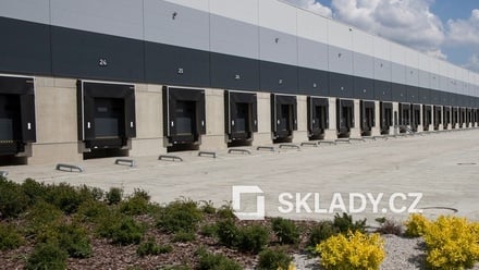 Pronájem skladu 12 000 m², Ostředek