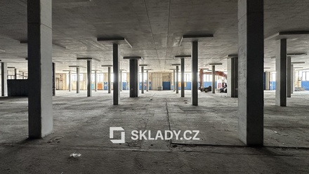 Pronájem skladu 1 000 m², Praha