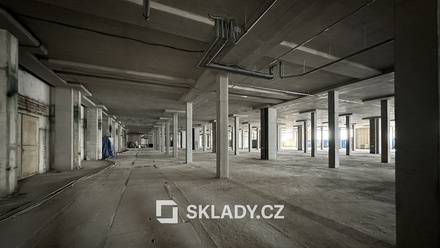 Pronájem skladu 1 000 m², Praha