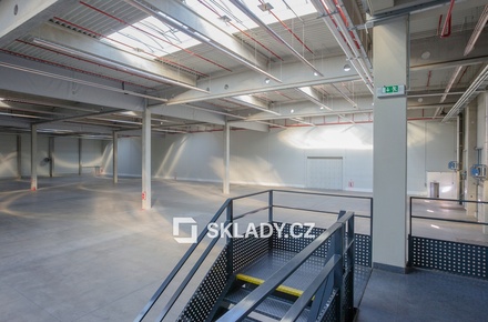 Pronájem skladu 8 712 m², Most