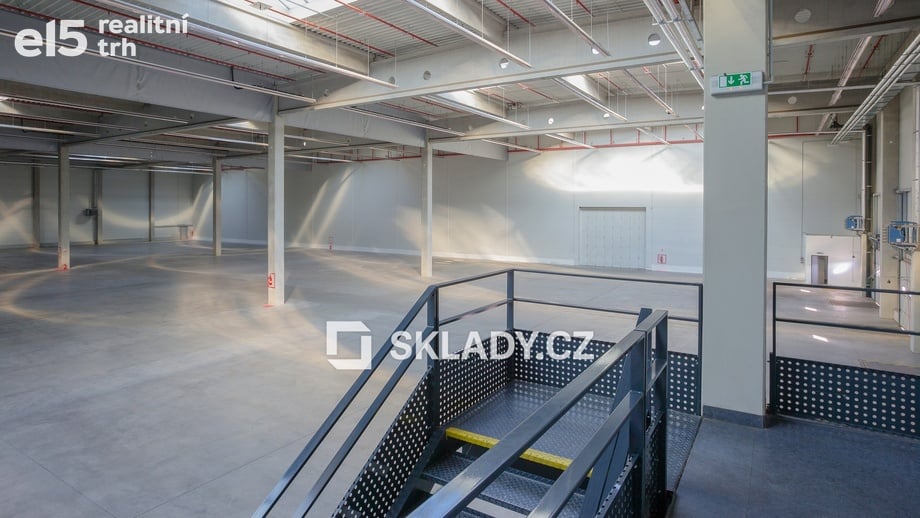 Pronájem skladu 8 712 m², Most