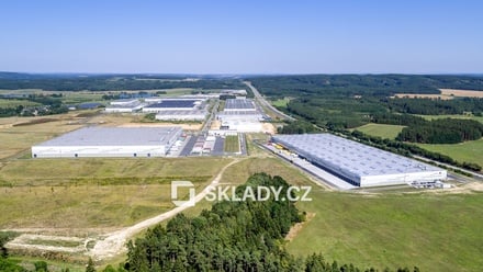 Pronájem skladu 13 000 m², Bor