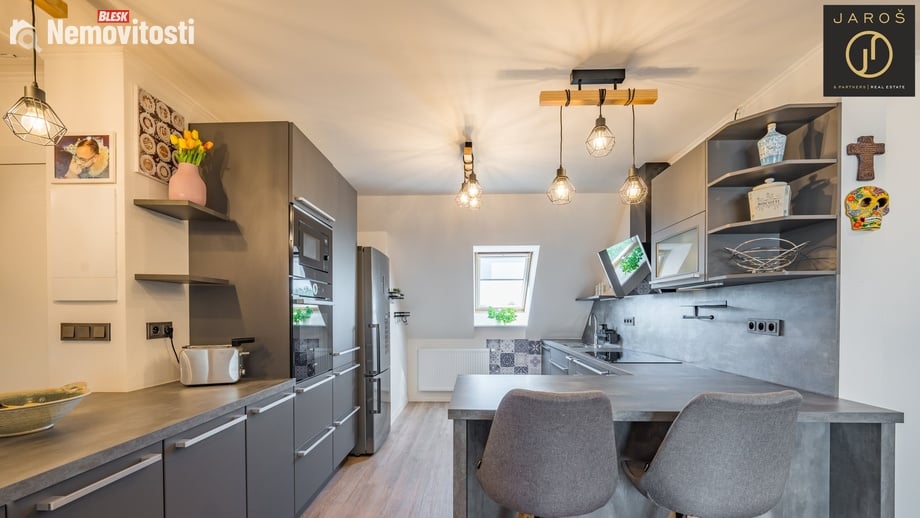 Prodej rodinného domu 350 m², Velká Dobrá