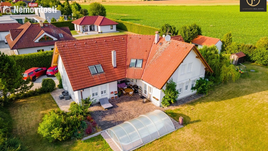 Prodej rodinného domu 350 m², Velká Dobrá