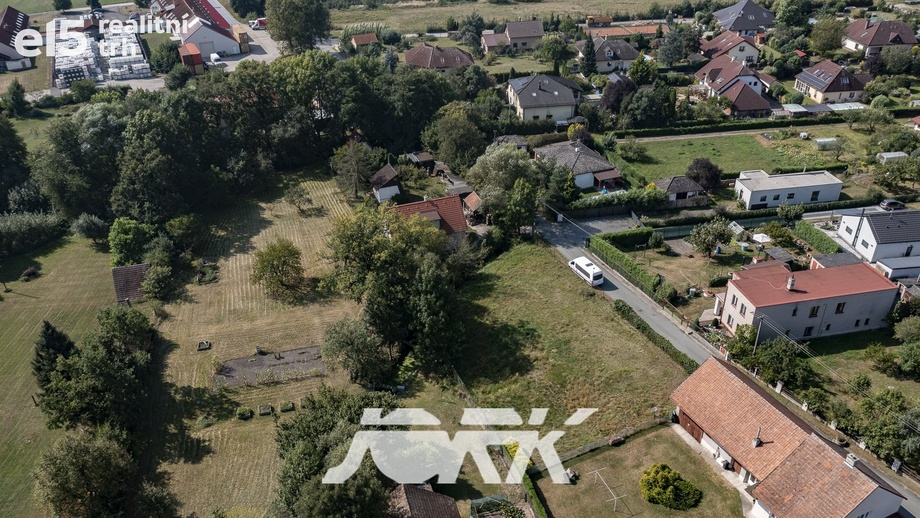 Prodej stavebního pozemku 998 m², Sezemice - Veská
