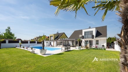 Prodej rodinného domu 320 m², Moravany