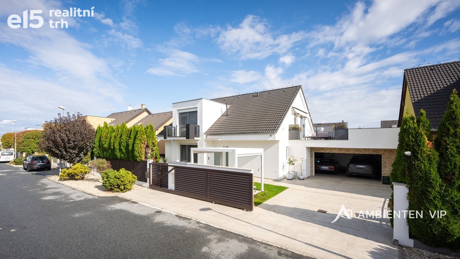 Prodej rodinného domu 320 m², Moravany