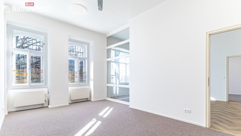 Pronájem kanceláře 187 m², Praha - Smíchov