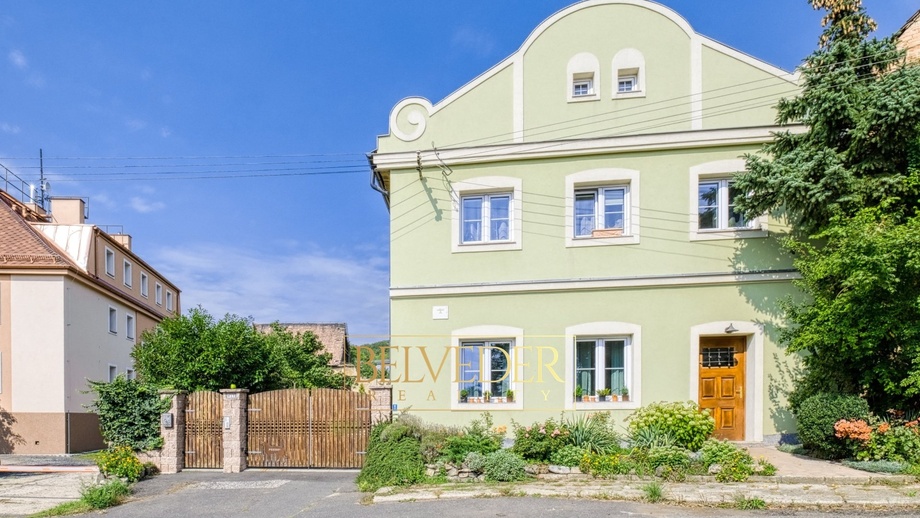 Prodej rodinného domu 400 m², Kladruby