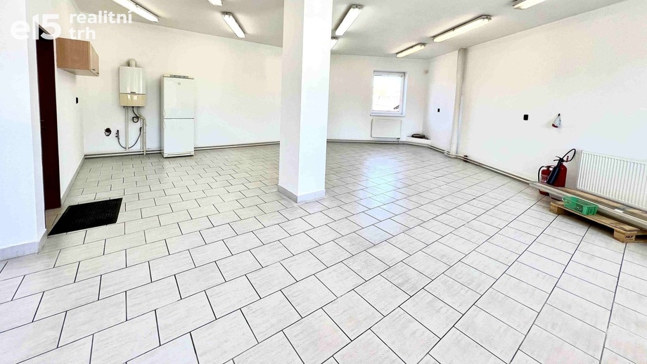 Pronájem kanceláře, 174 m² - Hradec Králové - Plotiště nad Labem