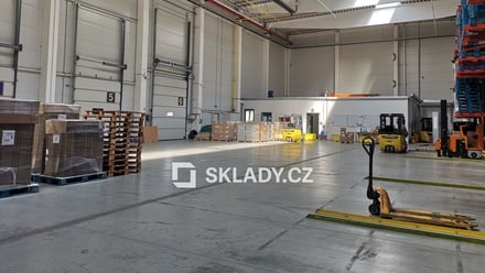 Pronájem skladu 2 000 m², Chlumec - Český Újezd