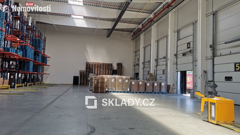 Pronájem skladu 2 000 m², Chlumec - Český Újezd