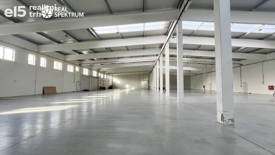 Pronájem skladu 2 000 m², Kuřim
