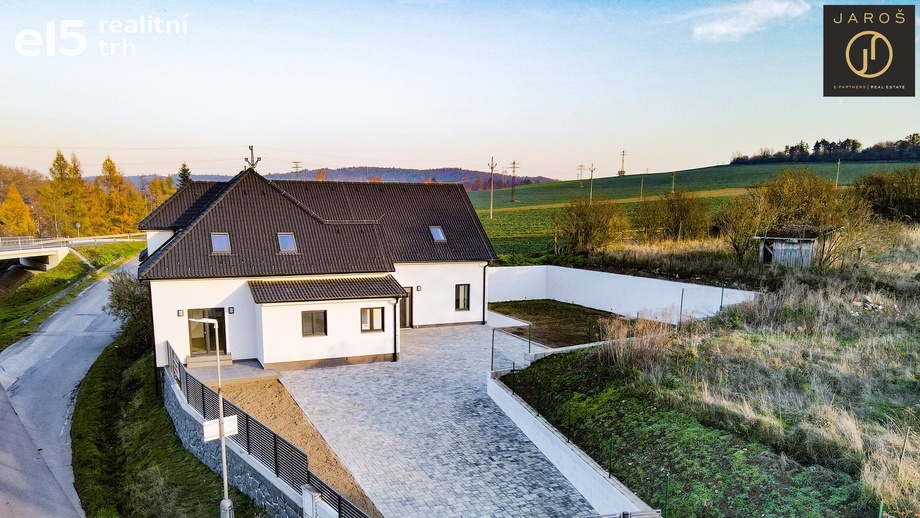Prodej rodinného domu 360 m², Chyňava
