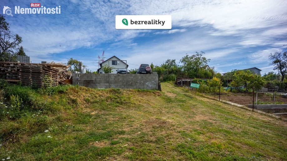 Prodej stavebního pozemku 1 660 m², Popůvky u Brna