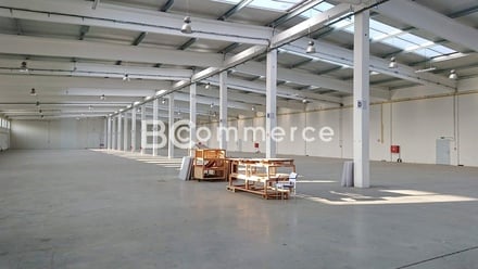 Pronájem skladu 2 400 m², Kuřim