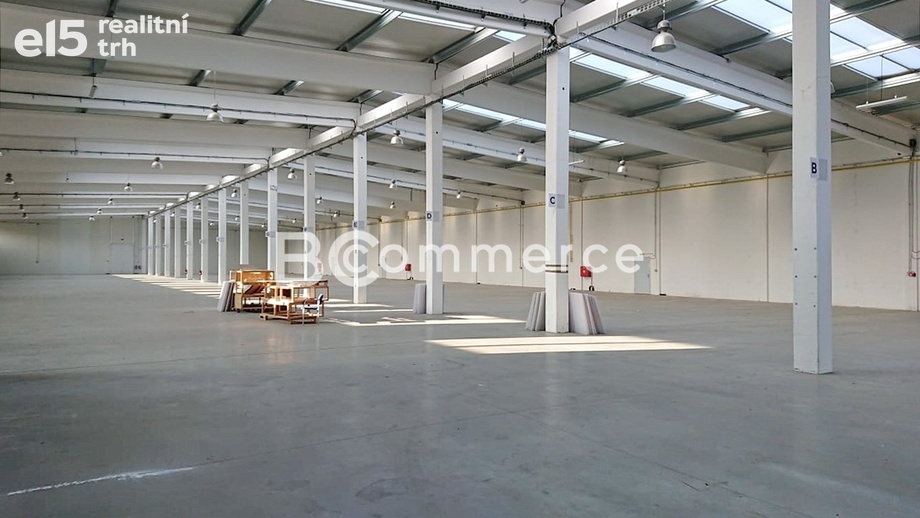 Pronájem skladu 2 400 m², Kuřim