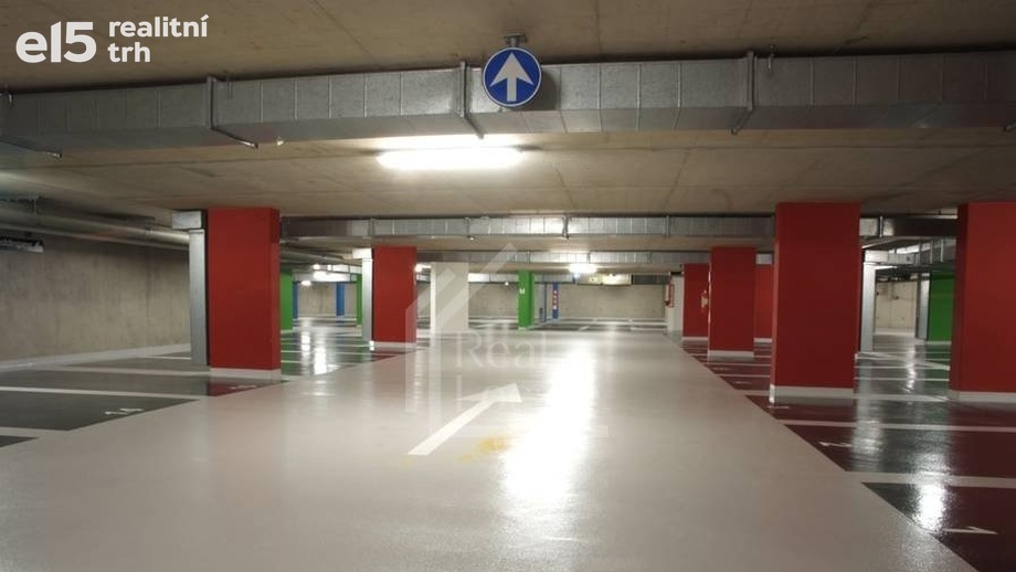 Pronájem garážové stání, 13 m² - Praha - Hrdlořezy