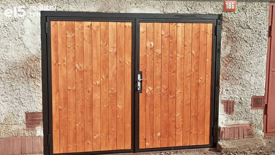 Prodej garáže 20 m², Planá