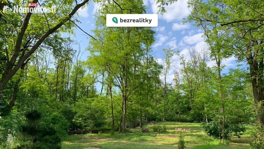 Prodej stavebního pozemku 2 112 m², Nebovidy u Brna