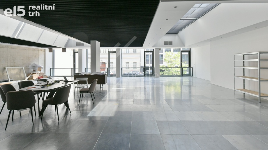 Pronájem obchodního prostoru 345 m², Praha - Smíchov