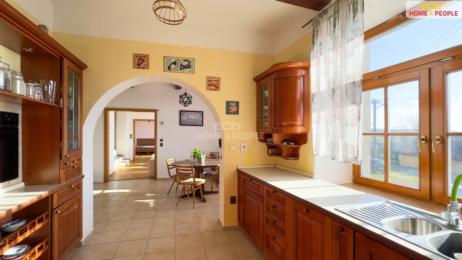 Prodej rodinného domu 220 m², Číčenice - Strpí