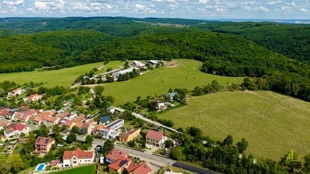 Prodej stavebního pozemku 5 845 m², Ochoz u Brna