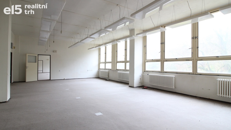 Pronájem kanceláře 2 400 m², Blansko