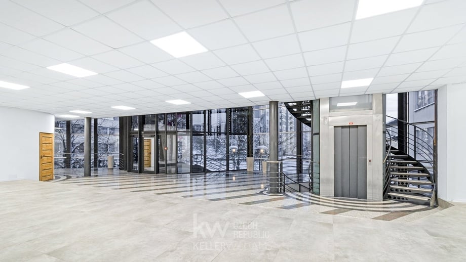 Pronájem obchodní prostory, 427 m² - Tábor