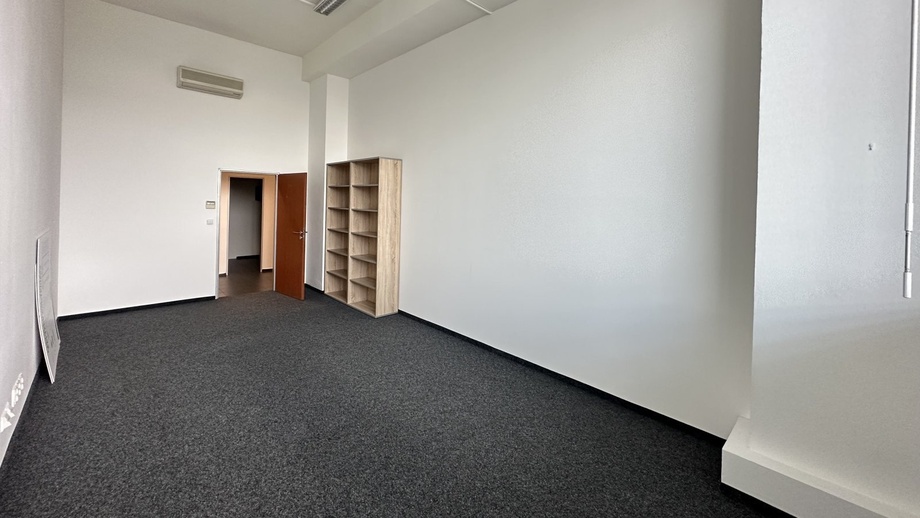 Pronájem kanceláře 186 m², Praha