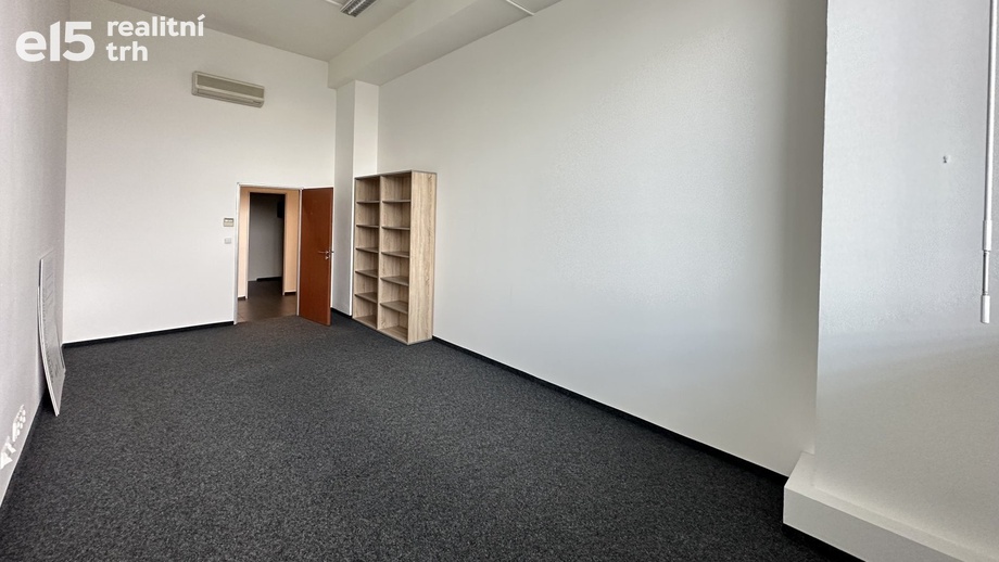 Pronájem kanceláře 186 m², Praha
