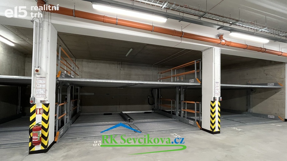 Pronájem garážové stání, 13 m² - Brno - Žebětín