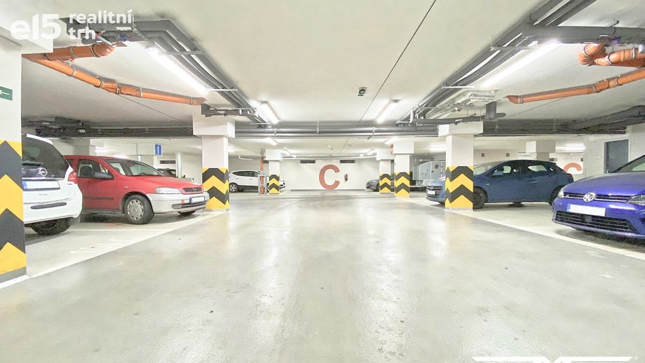 Pronájem garážové stání, 13 m² - Praha - Prosek