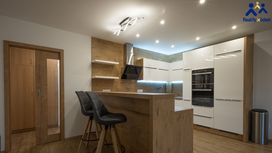 Prodej bytu 2+kk 62 m², Velešovice