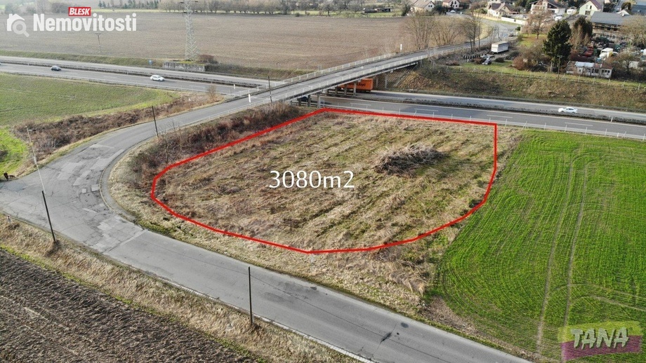 Prodej komerčního pozemku 3 080 m², Čtveřín